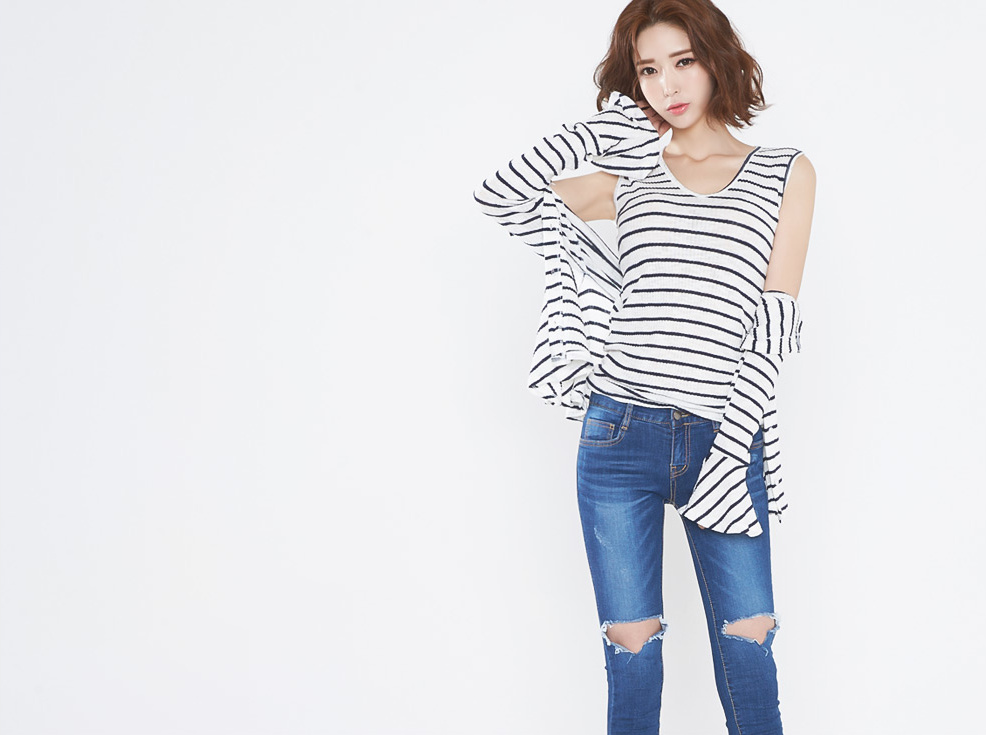 牛仔裤高挑骨感短发气质美女