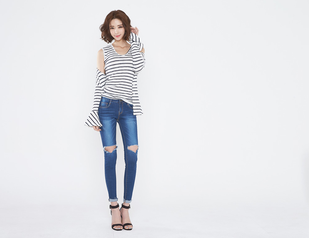 牛仔裤高挑骨感短发气质美女