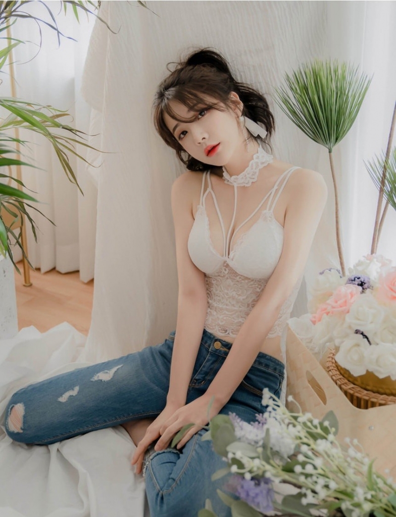 紧身牛仔裤美少妇蕾丝内衣写真