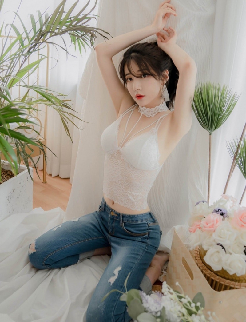 紧身牛仔裤美少妇蕾丝内衣写真