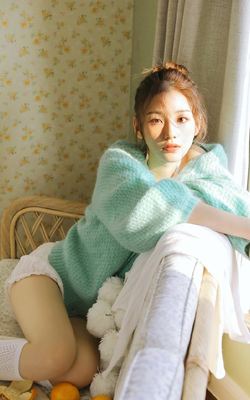 亚洲嫩模少女白丝美腿性感福利养眼写真