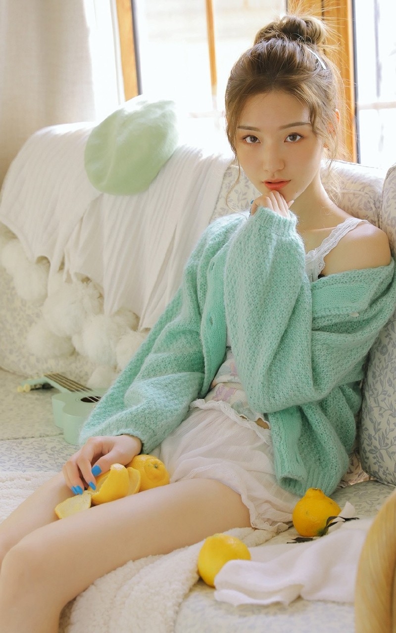 亚洲嫩模少女白丝美腿性感福利养眼写真