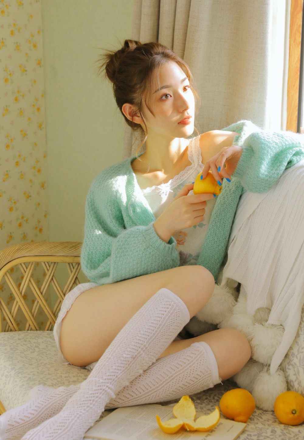 亚洲嫩模少女白丝美腿性感福利养眼写真