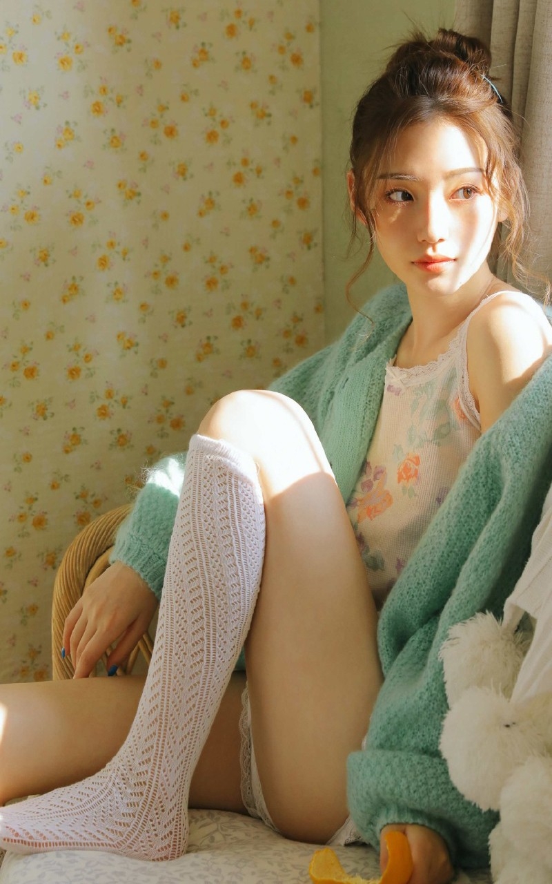 亚洲嫩模少女白丝美腿性感福利养眼写真