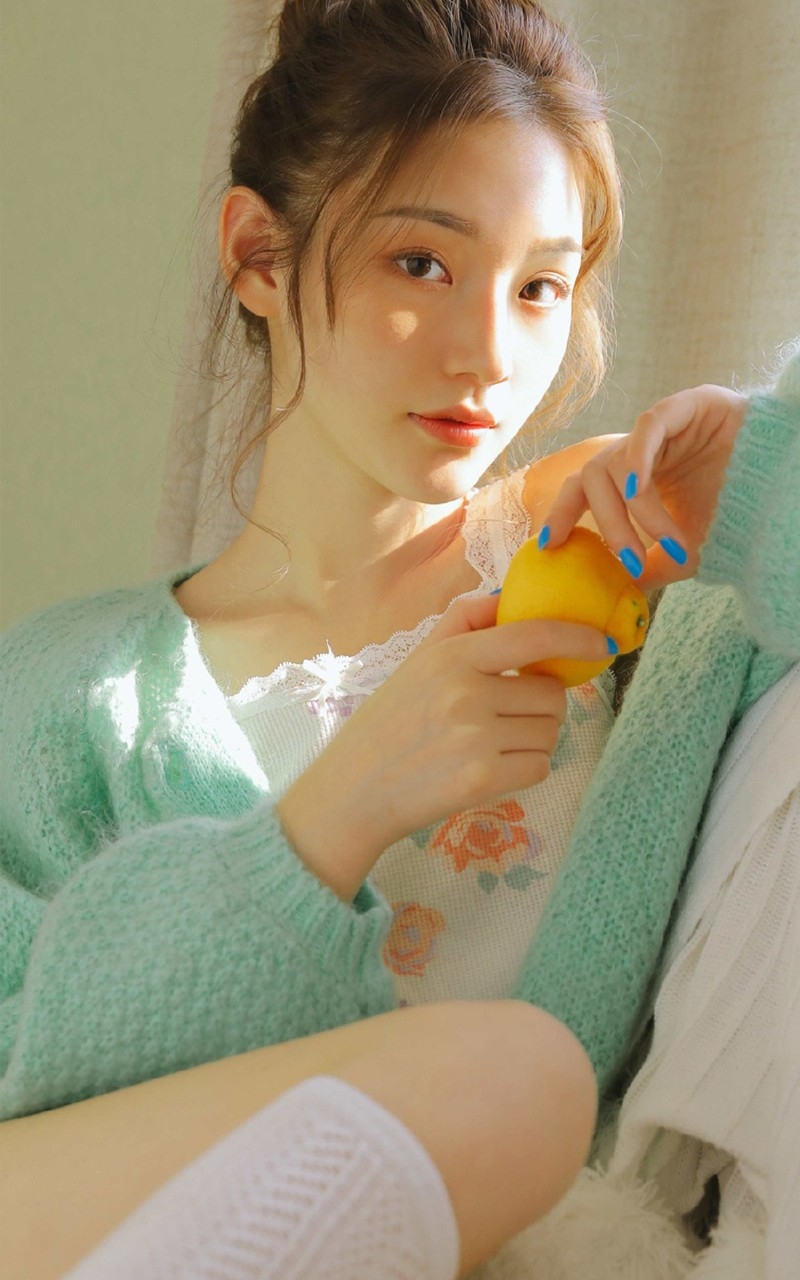 亚洲嫩模少女白丝美腿性感福利养眼写真