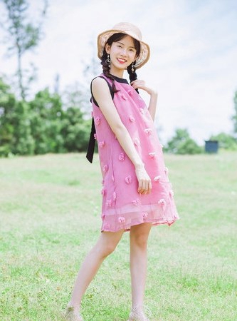 蜜桃乳美女饱满圆润蕾丝袜内衣诱惑写真