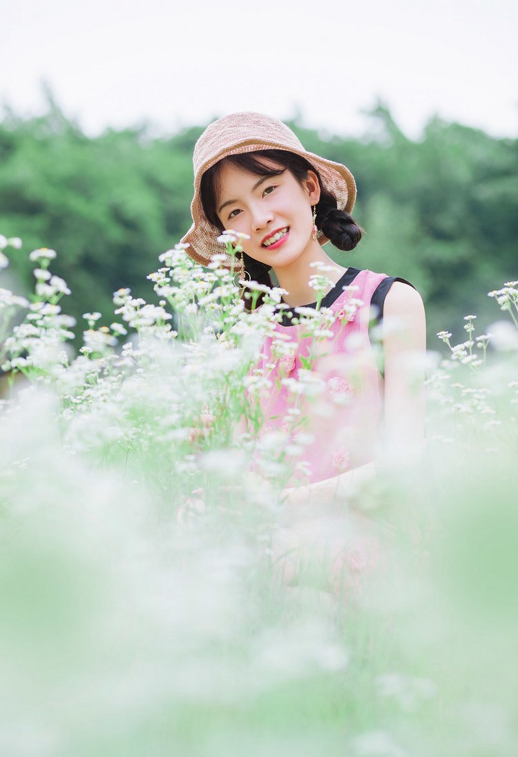 蜜桃乳美女饱满圆润蕾丝袜内衣诱惑写真