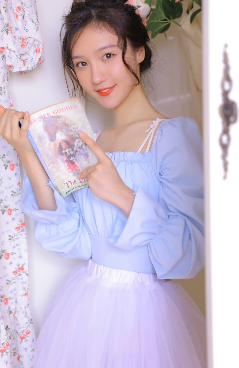 邻家女孩粉面桃腮迷人杏眼令人欲罢不能写真人体