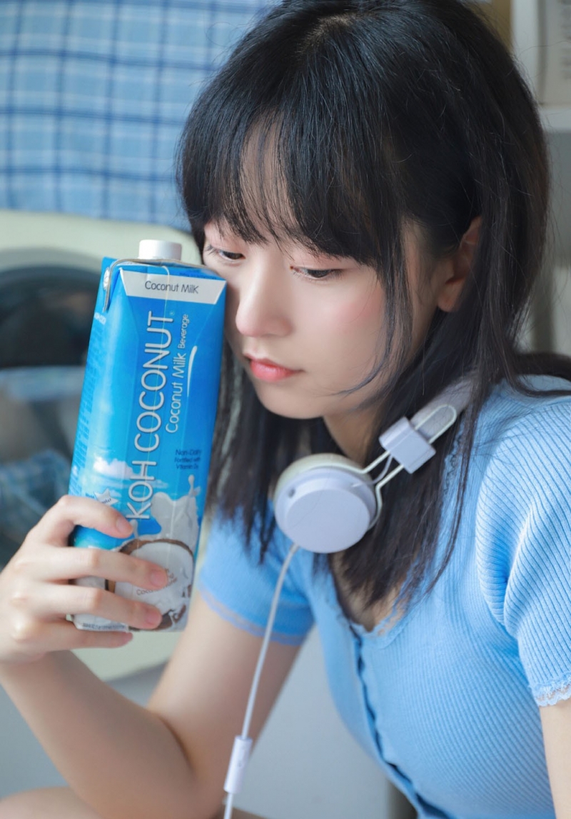 细腰小美人顾盼生姿唯美艺术照