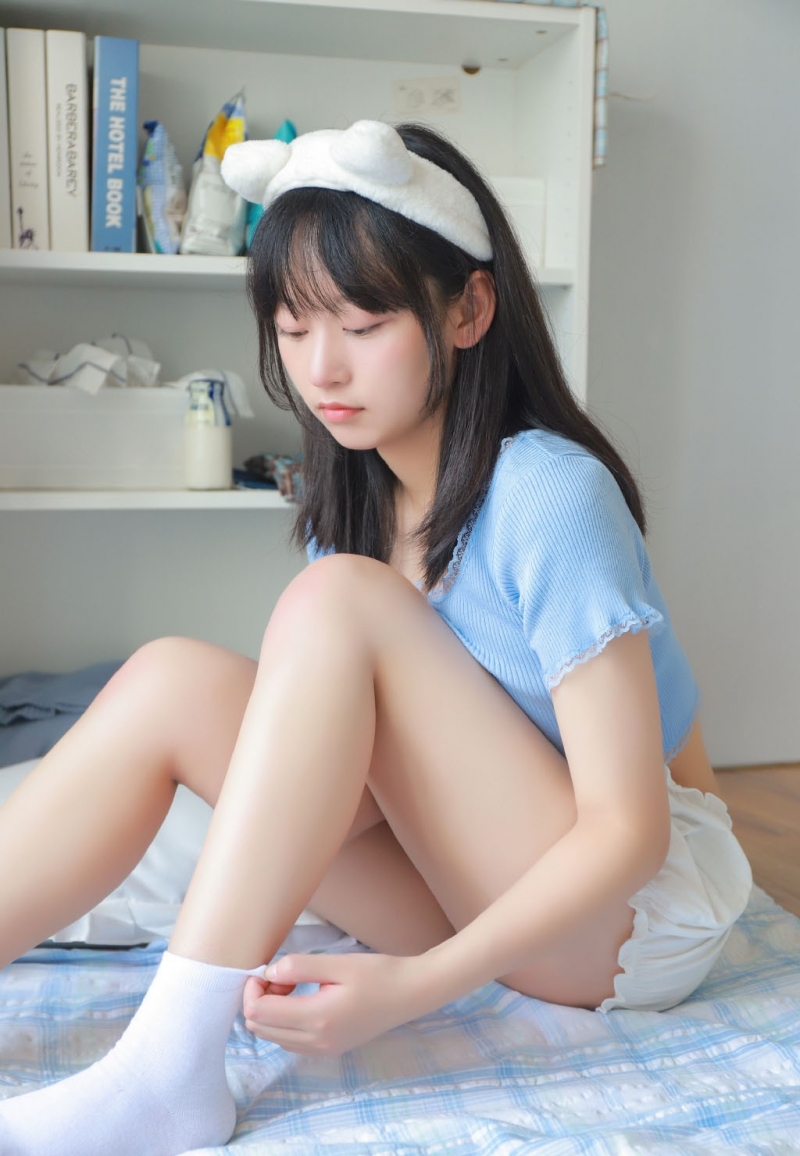 细腰小美人顾盼生姿唯美艺术照