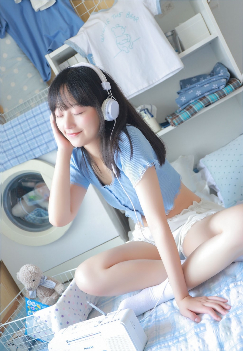 细腰小美人顾盼生姿唯美艺术照