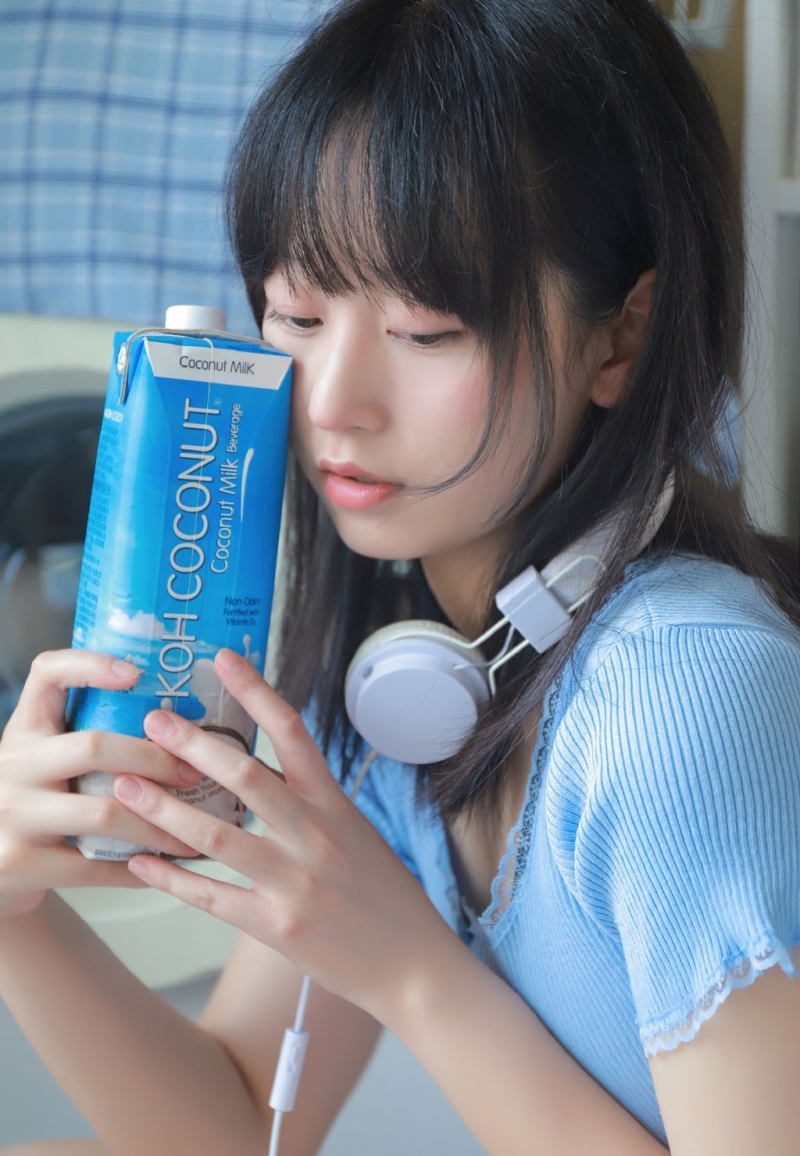 细腰小美人顾盼生姿唯美艺术照