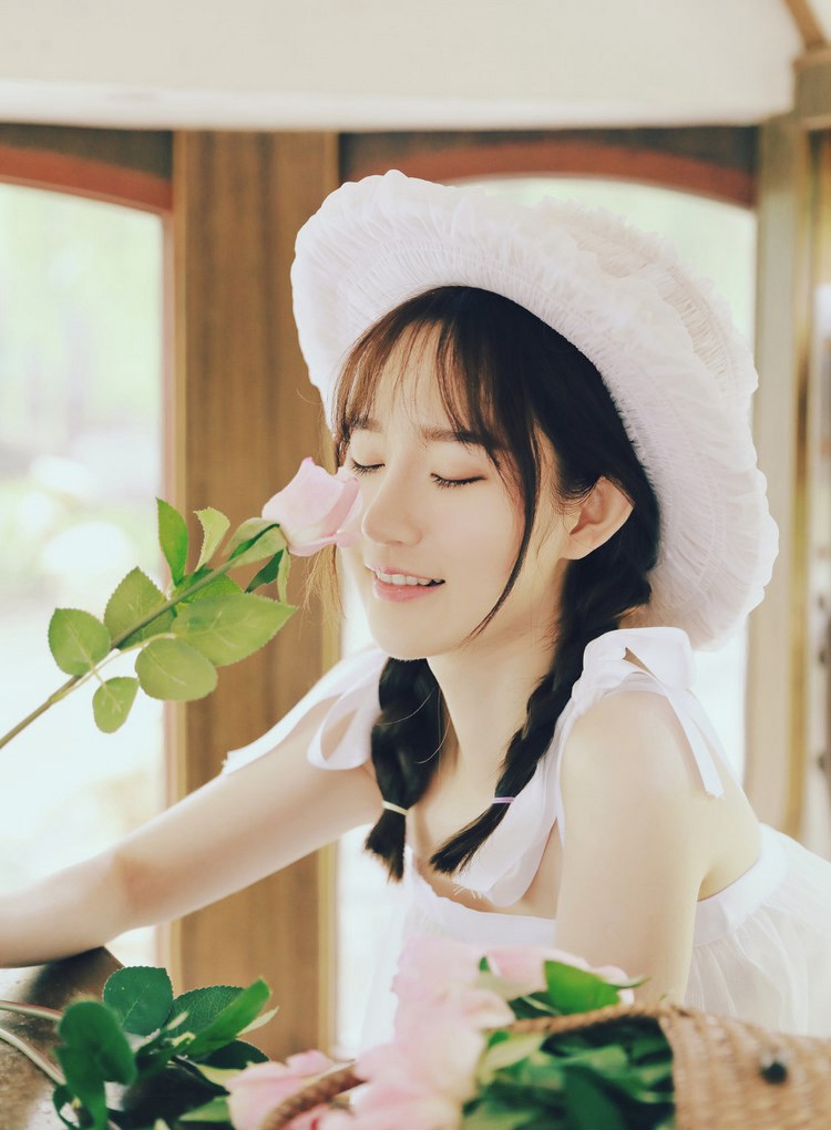 御姐美女极致惹火春光无限性感写真