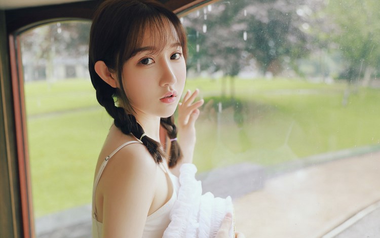 御姐美女极致惹火春光无限性感写真