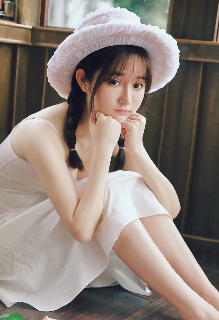 御姐美女极致惹火春光无限性感写真