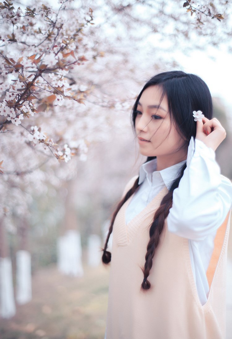 沟沟美女露儿超短裙诱惑诱人的身材亚洲风情无码亚洲免费