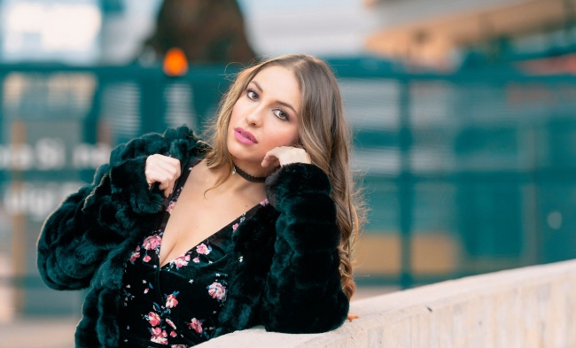 健身房里的超级欧美巨乳美女