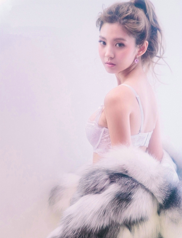 韩国美女性感内衣火辣身材套图