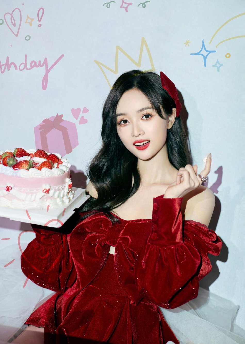 吴宣仪一字肩短裙甜美又俏皮写真