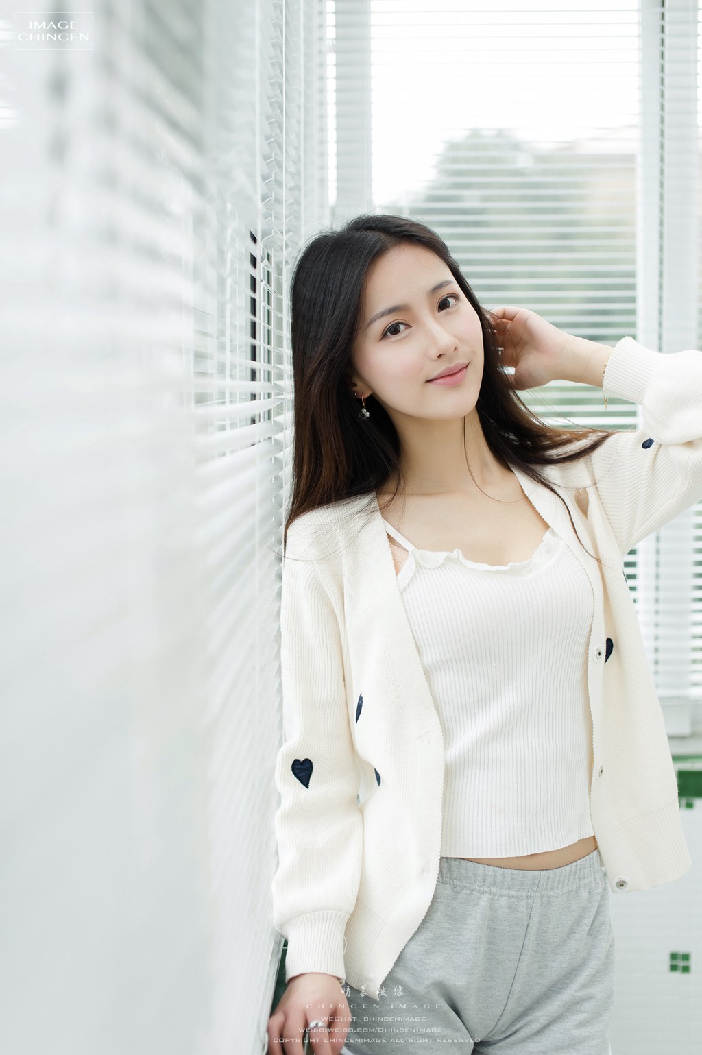 极品嫩模周于希学生装黑丝袜直男控福利摄影