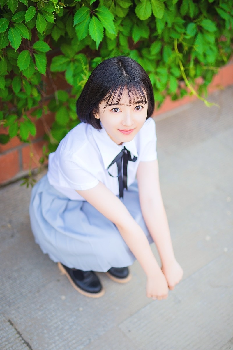 极品嫩模周于希学生装黑丝袜直男控福利摄影