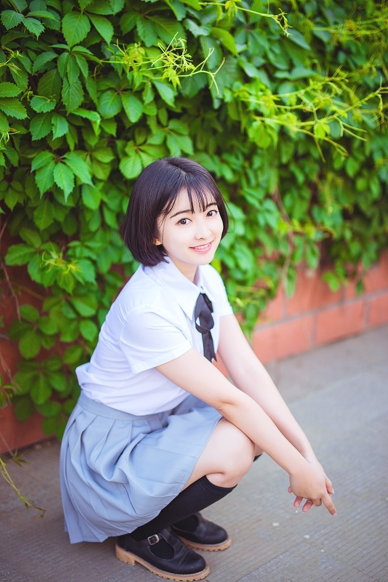 极品嫩模周于希学生装黑丝袜直男控福利摄影