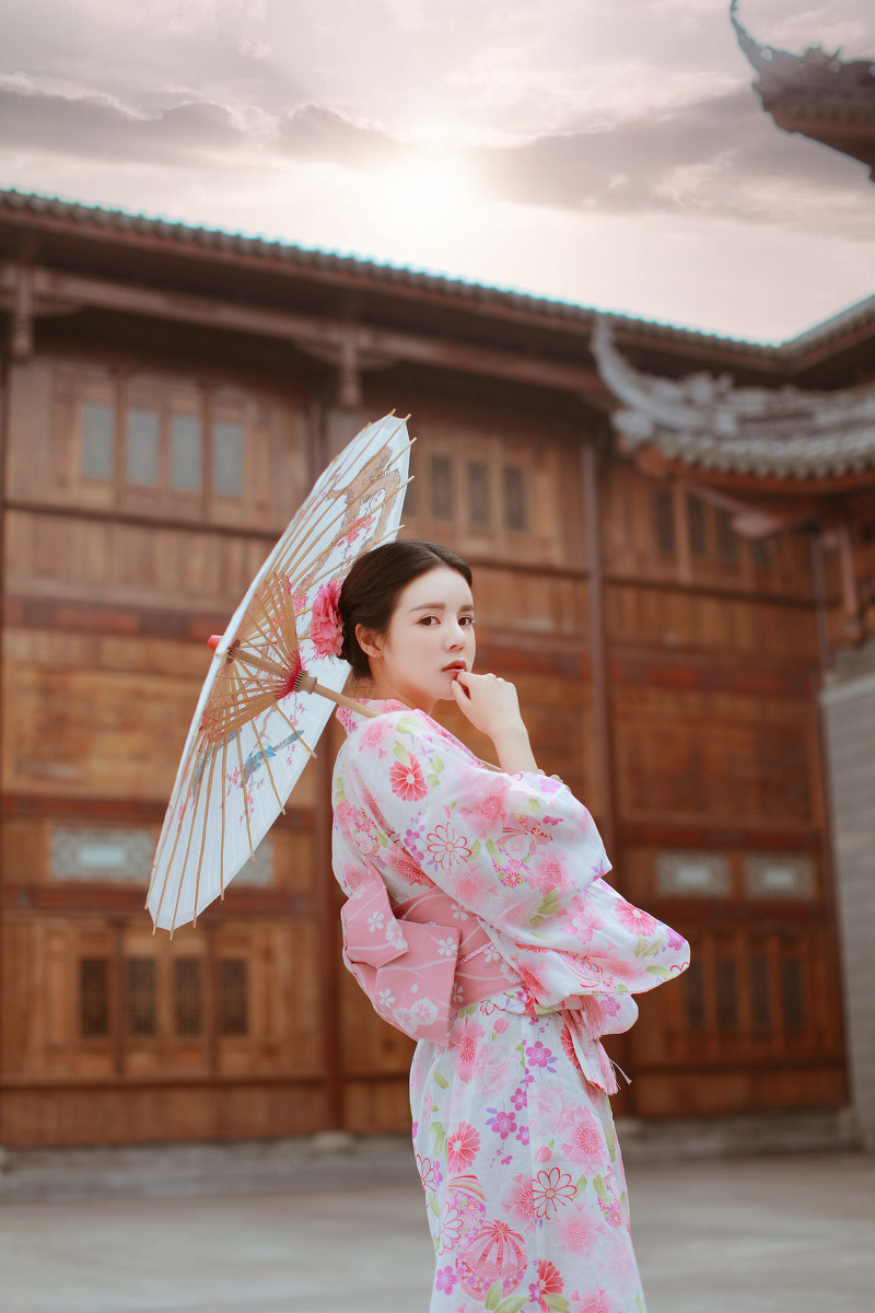 小脸美女日本和服写真