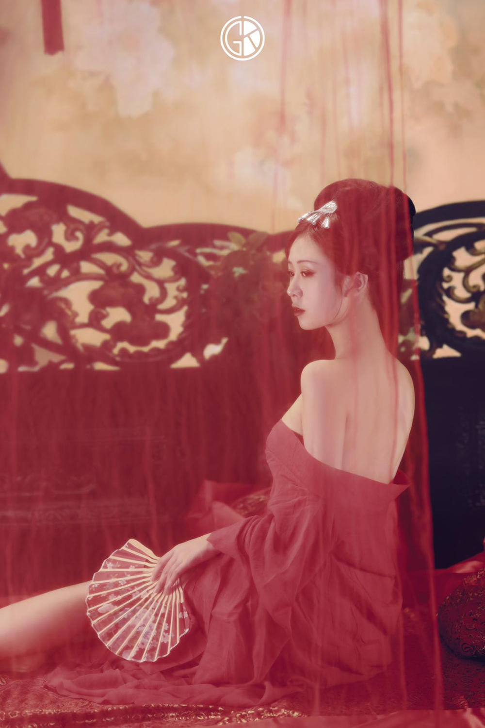 风尘女子衣衫凌乱朦胧美写真