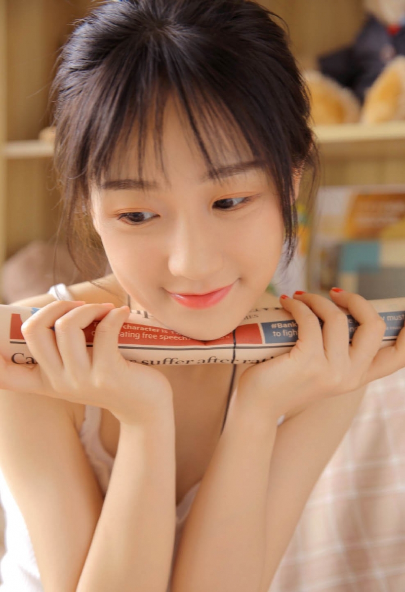 清纯mm乌发红唇高甜艺术写真