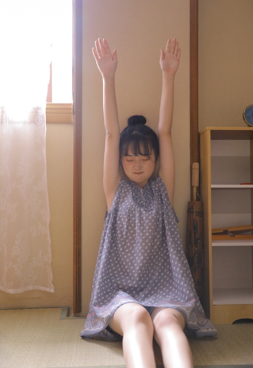 元气美女齐刘海发型夏季连衣裙苗条身材个人写真艺术