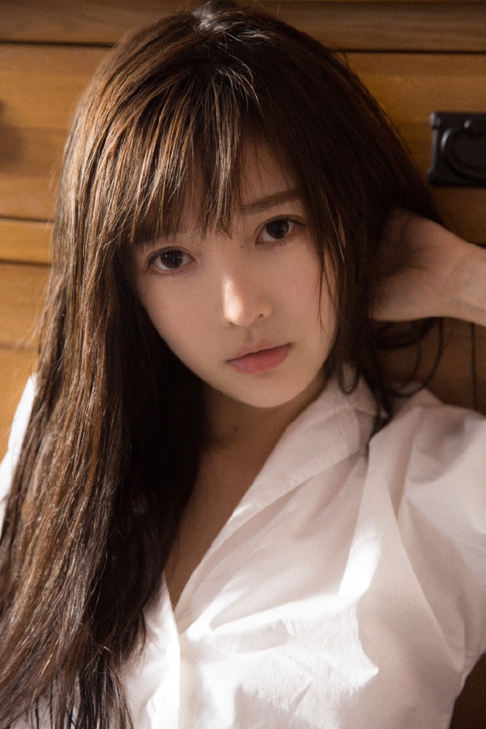 齐刘海小姐姐漂亮脸蛋私房写真