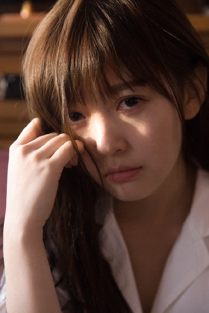 齐刘海小姐姐漂亮脸蛋私房写真