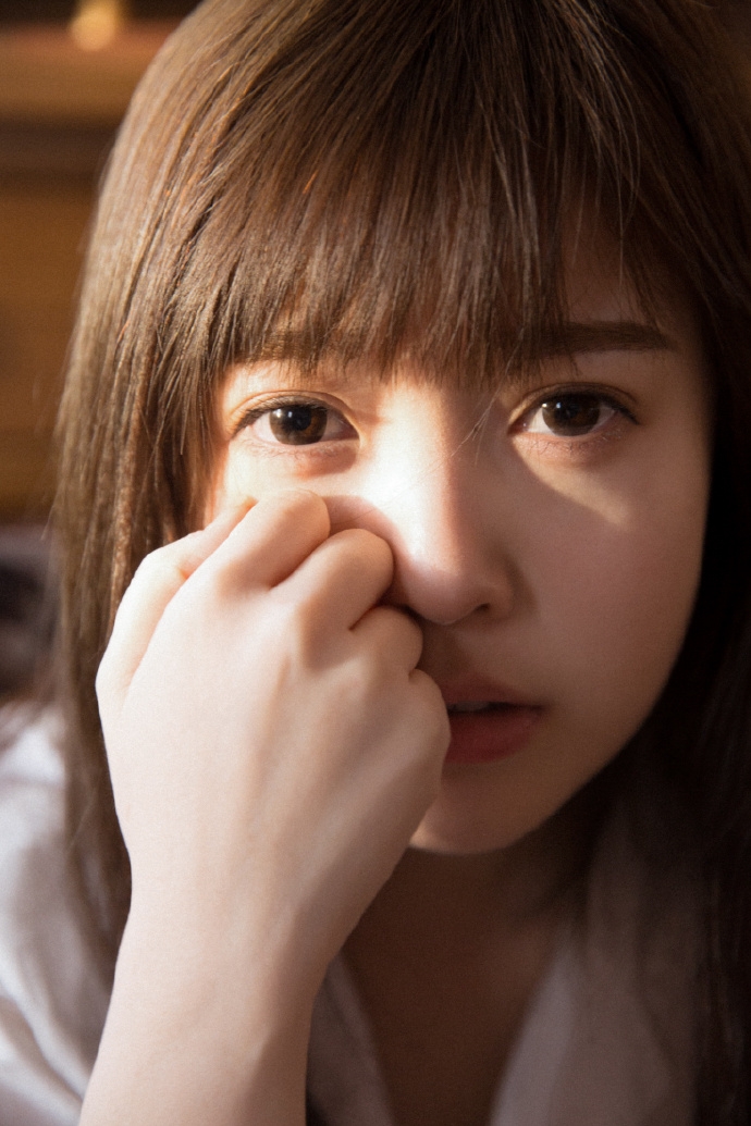 齐刘海小姐姐漂亮脸蛋私房写真