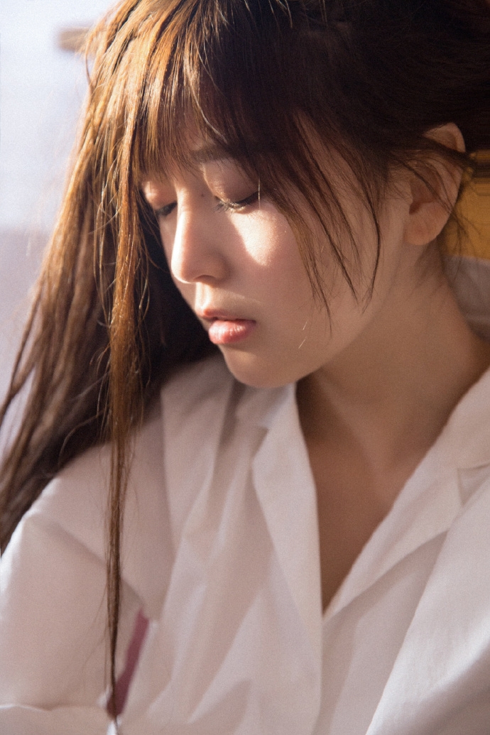 齐刘海小姐姐漂亮脸蛋私房写真