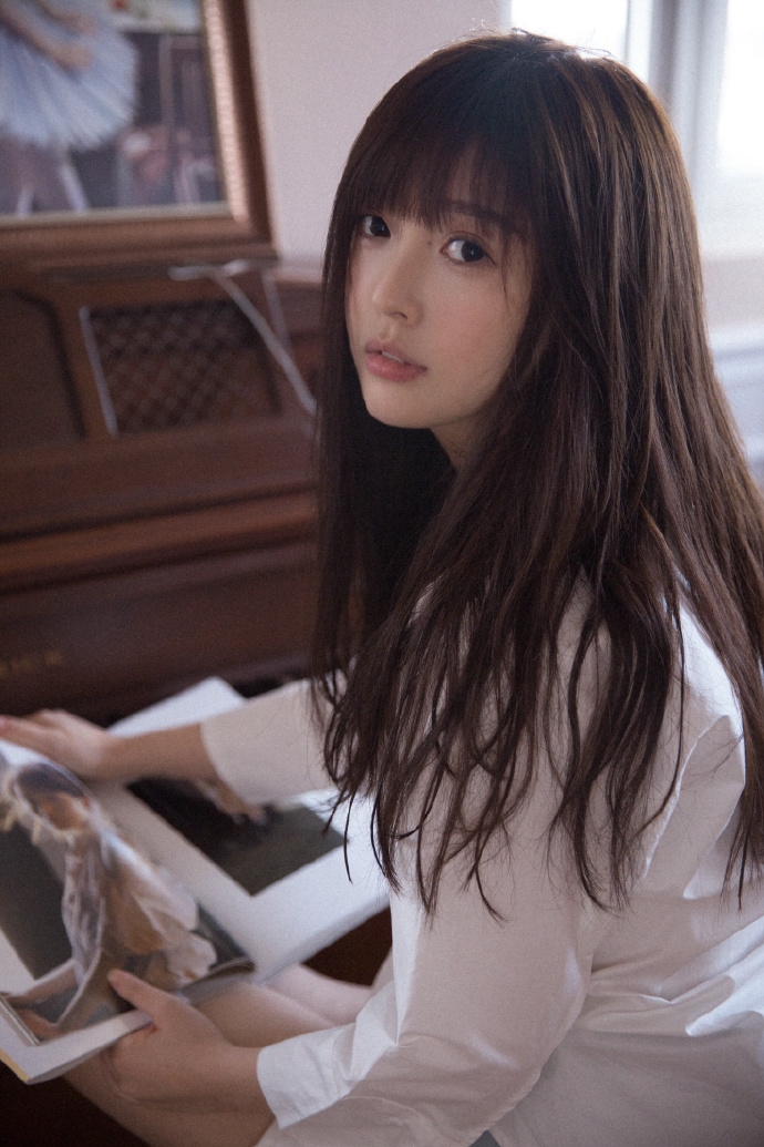 齐刘海小姐姐漂亮脸蛋私房写真