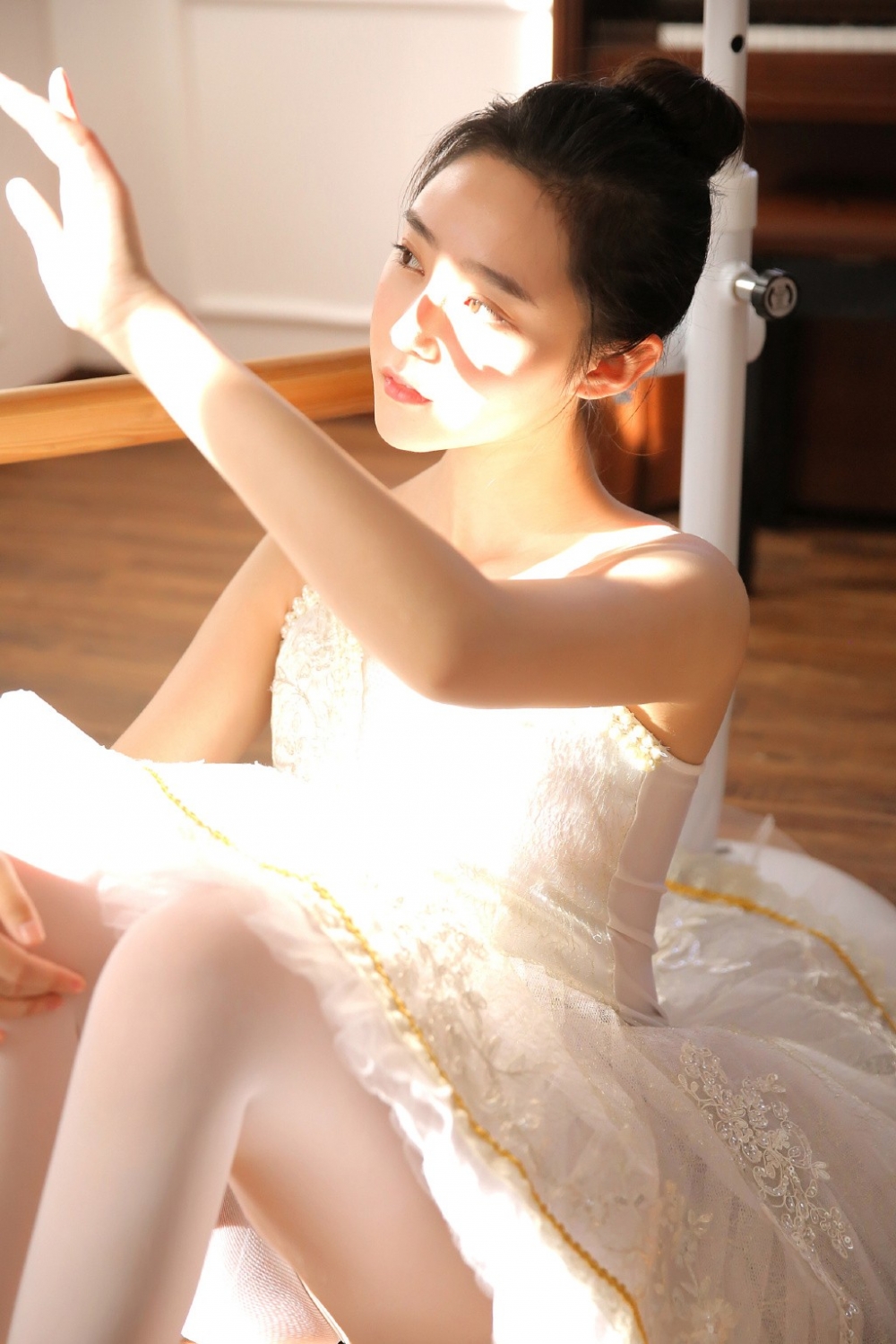 网红美女乖巧可人居家日系文艺人体欣赏写真