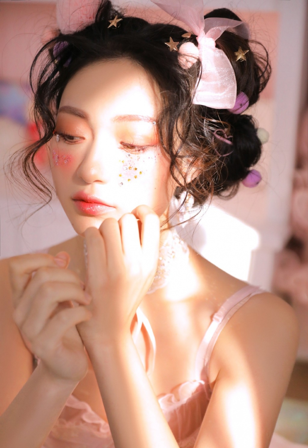 网红美女乖巧可人居家日系文艺人体欣赏写真