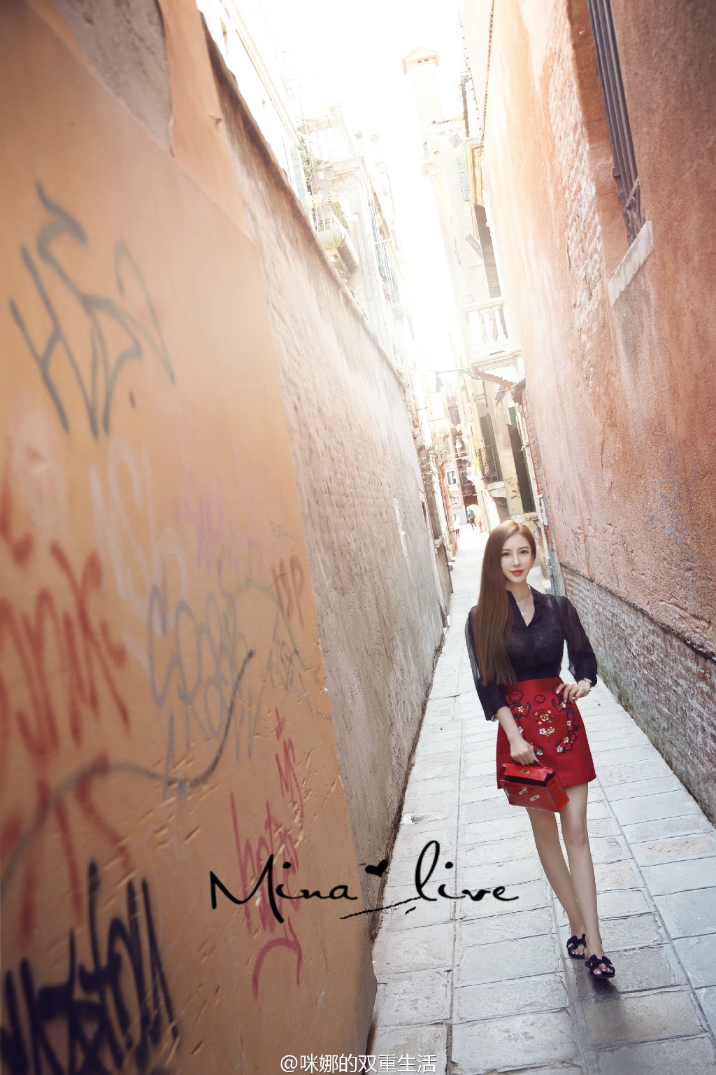 瓜子脸网红美女咪娜游玩写真