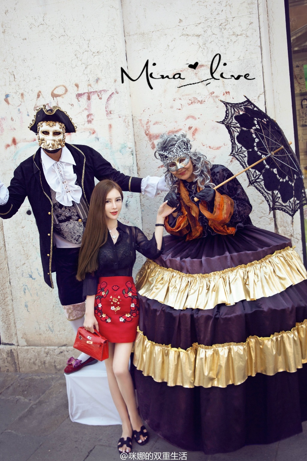 瓜子脸网红美女咪娜游玩写真