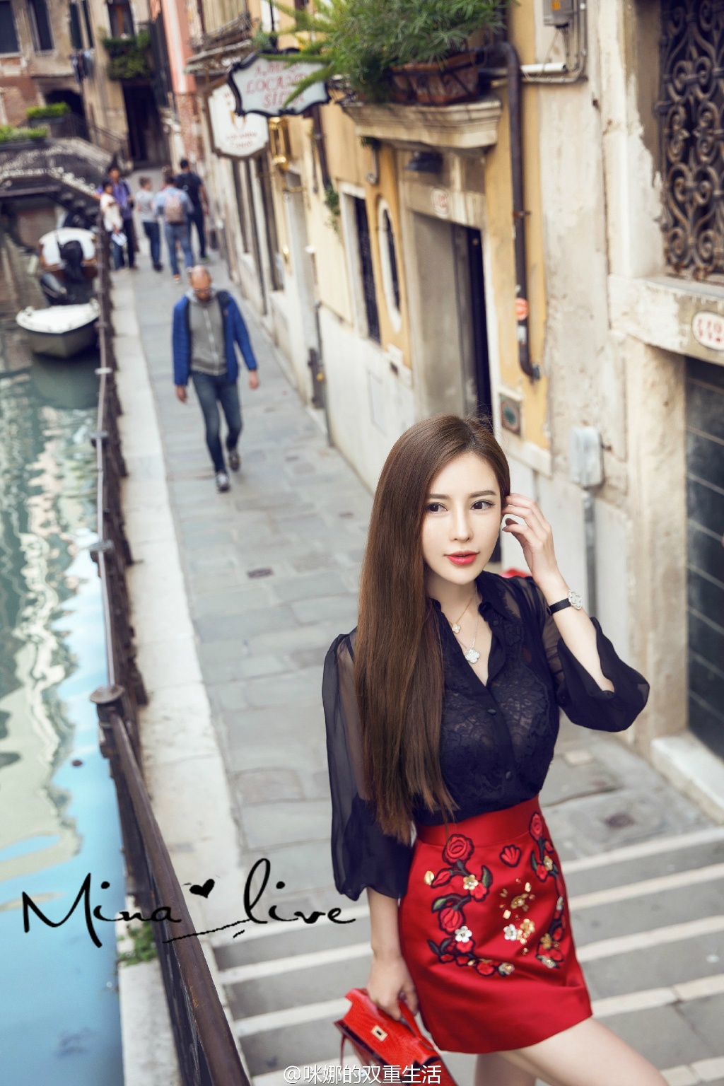 瓜子脸网红美女咪娜游玩写真