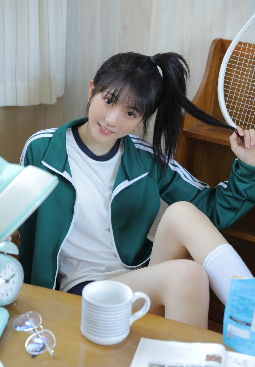 元气美少女运动装清新可人美女肌肤凝白若雪勾人私房照