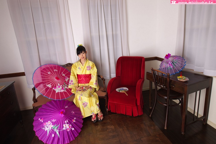 00后日本美女萝莉丰满诱人私房性感写真图片