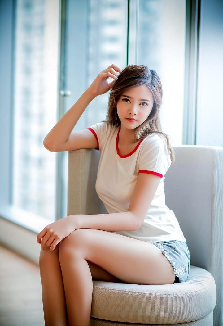 00后日本美女萝莉丰满诱人私房性感写真图片