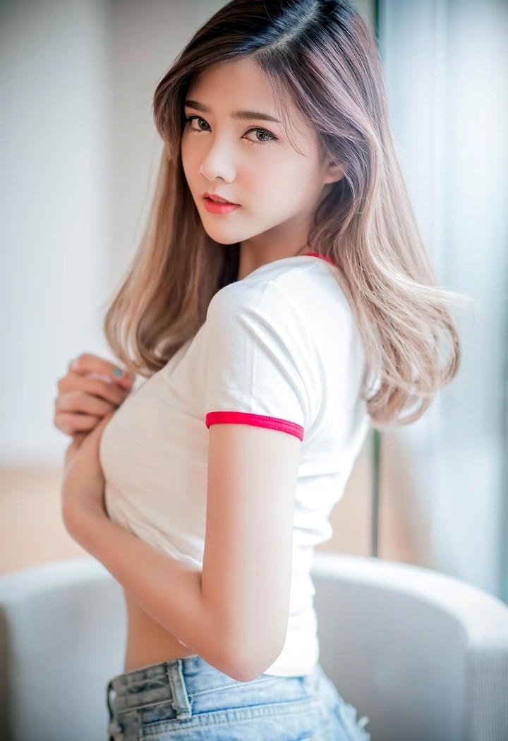 00后日本美女萝莉丰满诱人私房性感写真图片