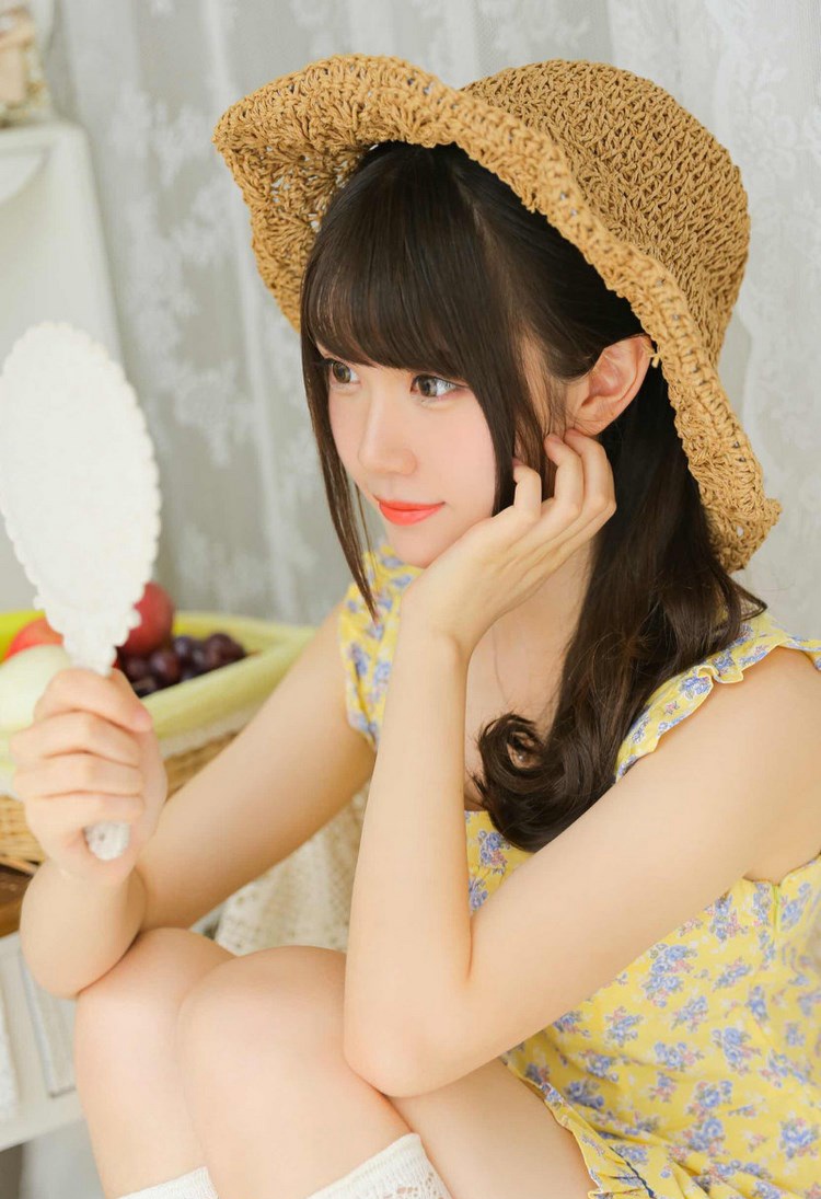 90后26岁美女床上千娇百媚性感诱惑写真