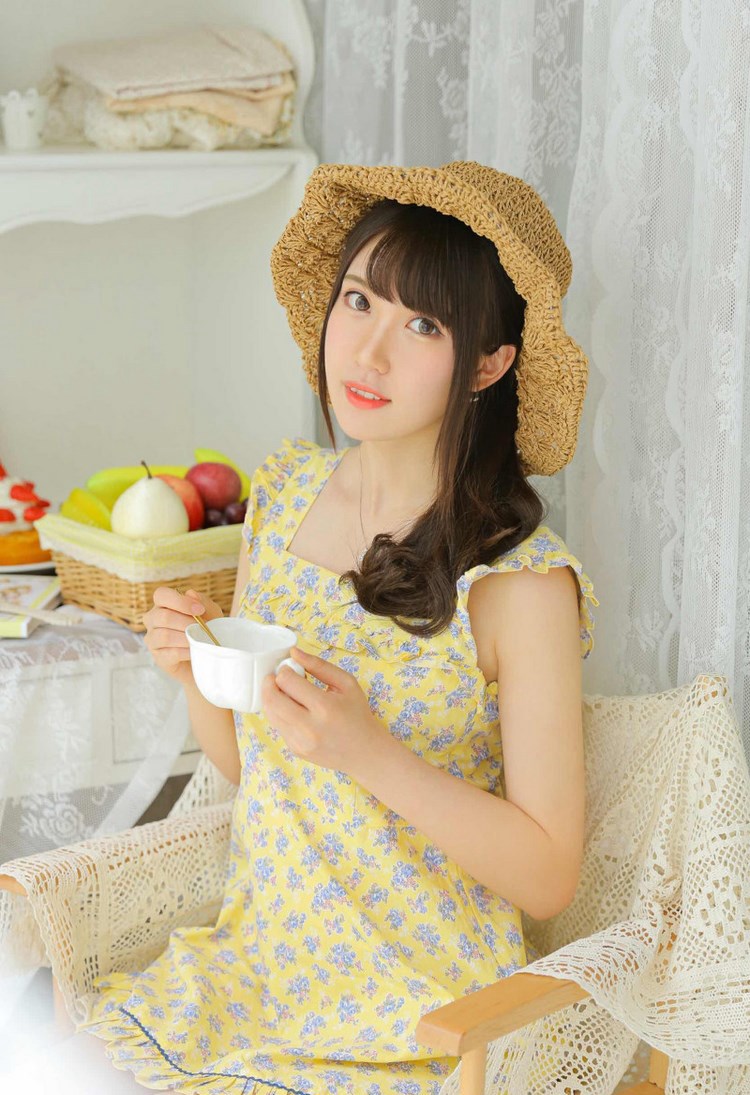 90后26岁美女床上千娇百媚性感诱惑写真