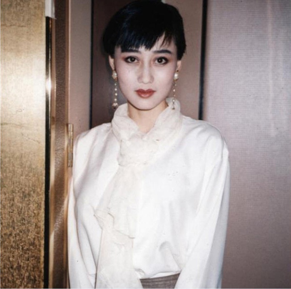 李连杰老婆是谁？李连杰前妻54岁利智近照