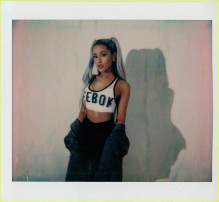 A妹运动装写真 高挑白色双马尾凹造型活力满分