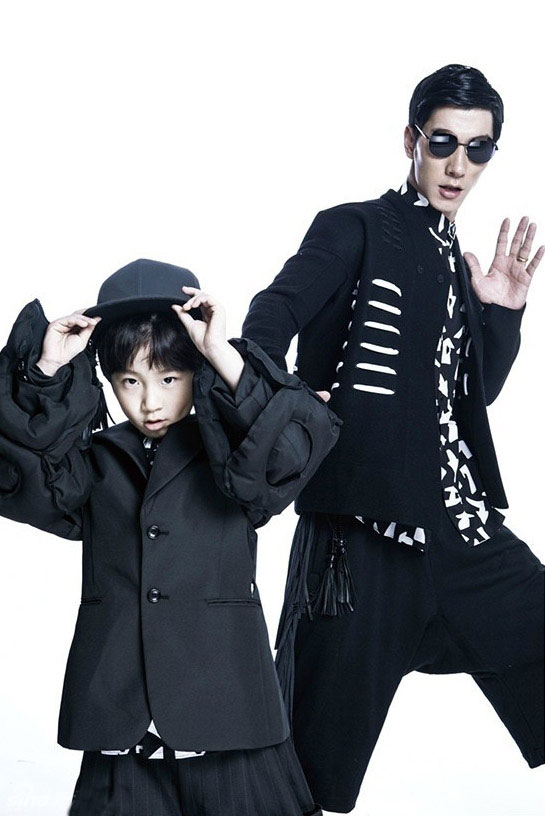 张亮天天登时尚杂志 演绎亲子大片