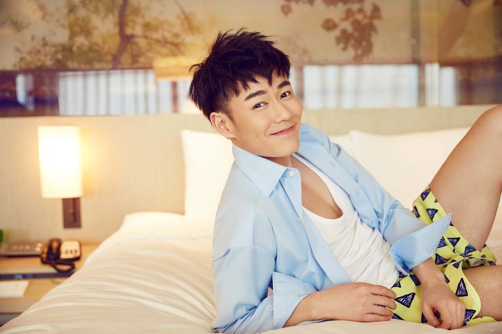 宣言居家风写真图片  穿碎花短裤展撩妹功底